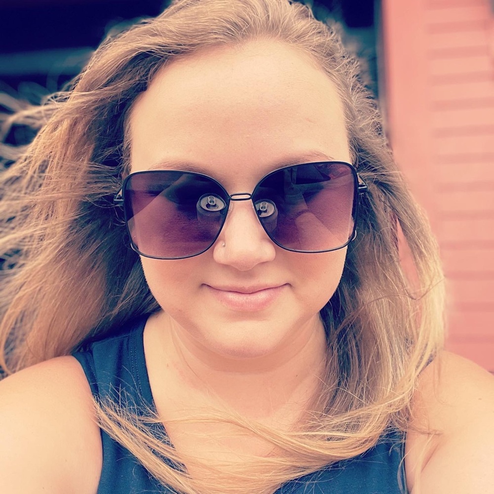 Meet your Posher, Danielle
